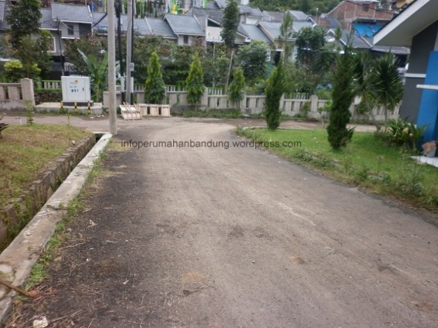 Jalan lingkungan Green Valley