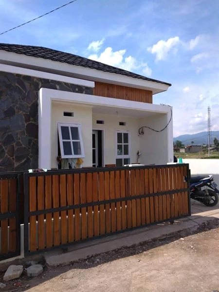 36327625_10204734799886115_4062961443367026688_n