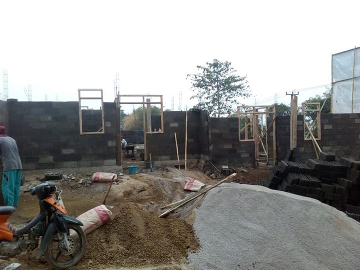 37554835_260165308121161_6675400903459078144_n