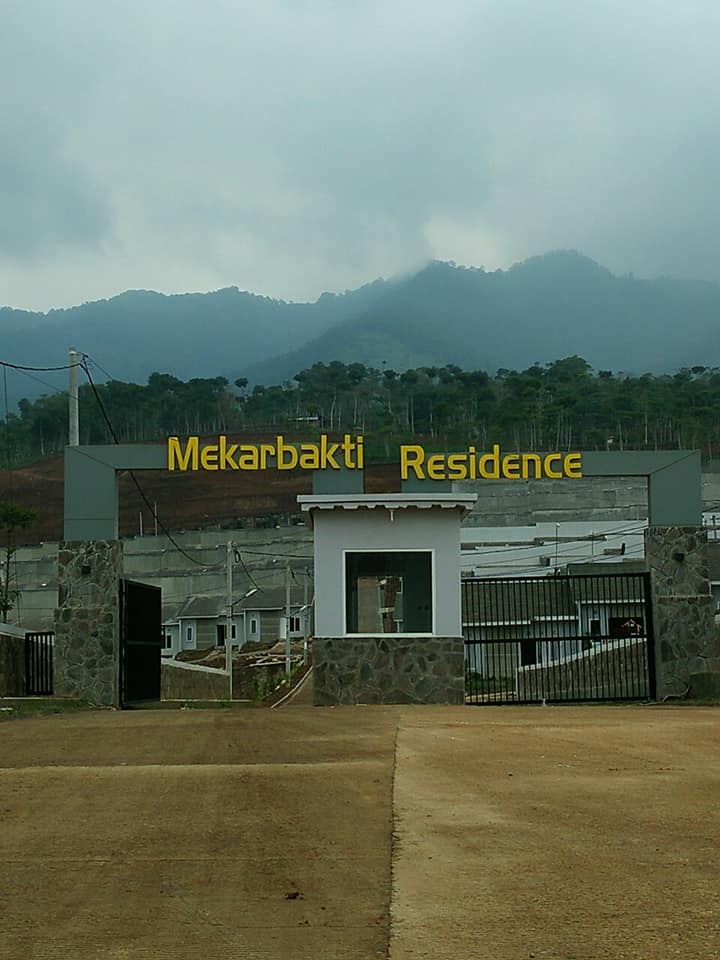 34191944_182833135769732_4124803036784623616_n